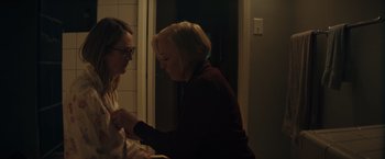 Movie still from “Gloria Bell” (2018), directed by Sebastián Lelio – A woman and a man are looking at something in the dark; Medium shot, Over the shoulder angle