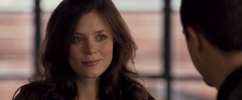 Movie still from “Goal! The Dream Begins” (2005), directed by Michael Winterbottom – A person with long hair; Close Up shot, Over the shoulder angle