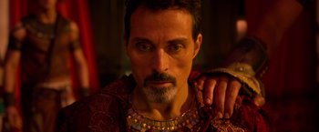 Movie still from “Gods of Egypt” (2016), directed by Alex Proyas – A person wearing a necklace; Close Up shot, Over the shoulder angle