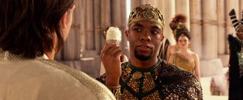 Movie still from “Gods of Egypt” (2016), directed by Alex Proyas – A man wearing a crown and holding something in his hand; Close Up shot, Over the shoulder angle