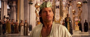 Movie still from “Gods of Egypt” (2016), directed by Alex Proyas – A man wearing a gold crown in front of a crowd; Close Up shot, Low angle