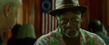 Movie still from “Going in Style” (2017), directed by Zach Braff – An older man wearing a hat and a hawaiian shirt; Close Up shot, Over the shoulder angle
