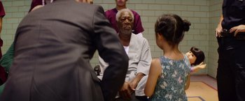 Movie still from “Going in Style” (2017), directed by Zach Braff – An older man sitting in a chair next to two young people; Medium shot, Over the shoulder angle