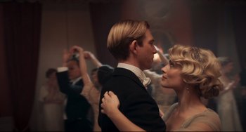 Movie still from “Goodbye Christopher Robin” (2017), directed by Simon Curtis – A man and a woman are dancing in front of a crowd; Close Up shot, Low angle