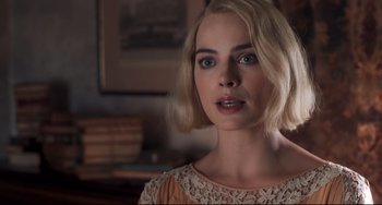 Movie still from “Goodbye Christopher Robin” (2017), directed by Simon Curtis – A person with short blonde hair; Close Up shot, Over the shoulder angle