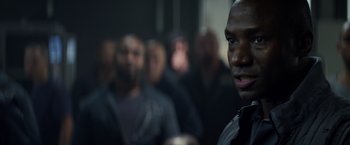 Movie still from “Total Recall” (2012), directed by Len Wiseman – Close Up shot, Over the shoulder angle