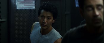 Movie still from “Total Recall” (2012), directed by Len Wiseman – Close Up shot, Over the shoulder angle