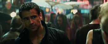 Movie still from “Total Recall” (2012), directed by Len Wiseman – Close Up shot, Over the shoulder angle