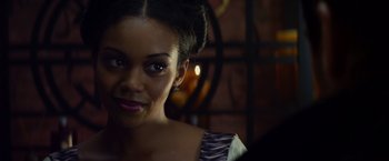 Movie still from “Total Recall” (2012), directed by Len Wiseman – Close Up shot, Over the shoulder angle