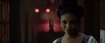 Movie still from “Total Recall” (2012), directed by Len Wiseman – Close Up shot, Over the shoulder angle