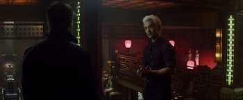 Movie still from “Total Recall” (2012), directed by Len Wiseman – Medium shot, Over the shoulder angle