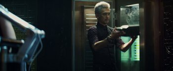 Movie still from “Total Recall” (2012), directed by Len Wiseman – Medium shot, Over the shoulder angle