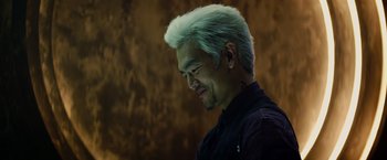 Movie still from “Total Recall” (2012), directed by Len Wiseman – Close Up shot, Over the shoulder angle