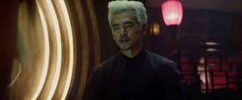 Movie still from “Total Recall” (2012), directed by Len Wiseman – Medium shot, Over the shoulder angle