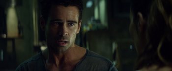 Movie still from “Total Recall” (2012), directed by Len Wiseman – Close Up shot, Over the shoulder angle