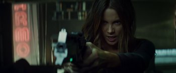 Movie still from “Total Recall” (2012), directed by Len Wiseman – Close Up shot, Over the shoulder angle