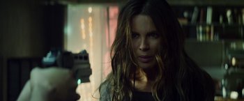 Movie still from “Total Recall” (2012), directed by Len Wiseman – Close Up shot, Over the shoulder angle