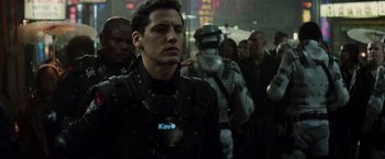 Movie still from “Total Recall” (2012), directed by Len Wiseman – Close Up shot, Over the shoulder angle