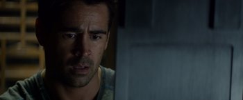 Movie still from “Total Recall” (2012), directed by Len Wiseman – Close Up shot, Over the shoulder angle