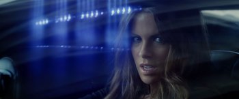 Movie still from “Total Recall” (2012), directed by Len Wiseman – Close Up shot, Over the shoulder angle