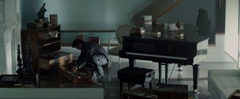 Movie still from “Total Recall” (2012), directed by Len Wiseman – Wide shot, High angle