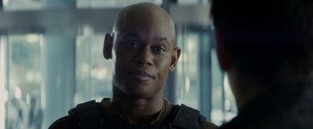 Movie still from “Total Recall” (2012), directed by Len Wiseman – Close Up shot, Over the shoulder angle