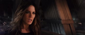 Movie still from “Total Recall” (2012), directed by Len Wiseman – Close Up shot, Over the shoulder angle