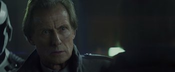 Movie still from “Total Recall” (2012), directed by Len Wiseman – Close Up shot, Over the shoulder angle