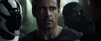 Movie still from “Total Recall” (2012), directed by Len Wiseman – Close Up shot, Over the shoulder angle