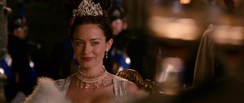 Movie still from “Gulliver's Travels” (2010), directed by Rob Letterman – A person wearing a tiara; Close Up shot, Over the shoulder angle