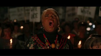 Movie still from “Hairspray” (2007), directed by Adam Shankman – A woman is singing in front of a group of people; Medium shot, High angle