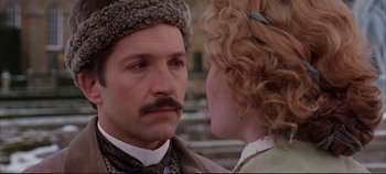 Movie still from “Hamlet” (1996), directed by Kenneth Branagh – A man and a woman face to face; Close Up shot, Over the shoulder angle